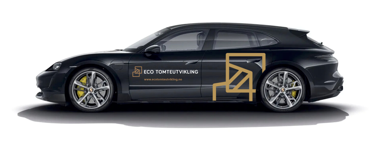 Svart bil med dekor for Eco Tomteutvikling