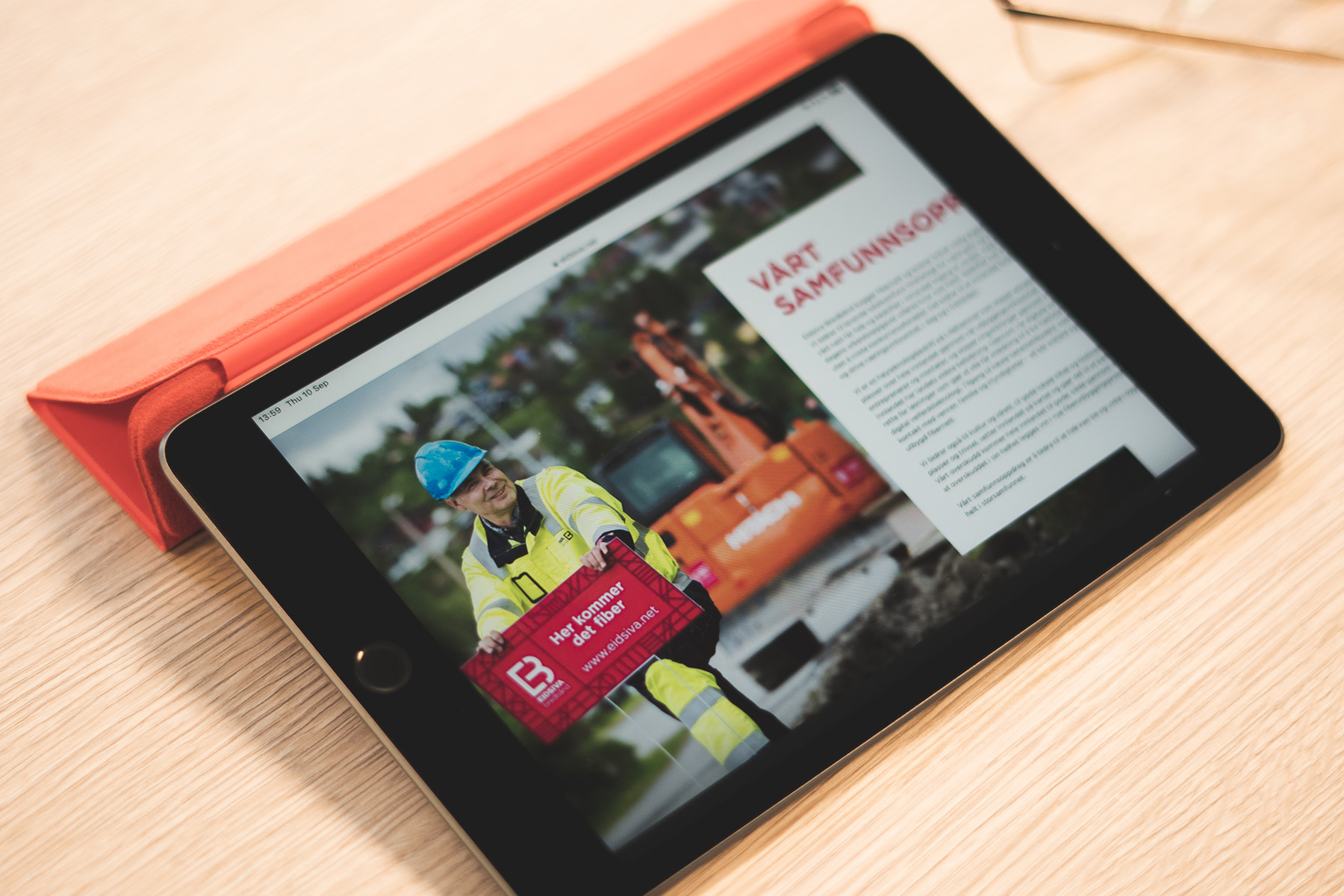 Årsrapport 2019 for Eidsiva Bredbånd om samfunnsansvar vist på nettbrett