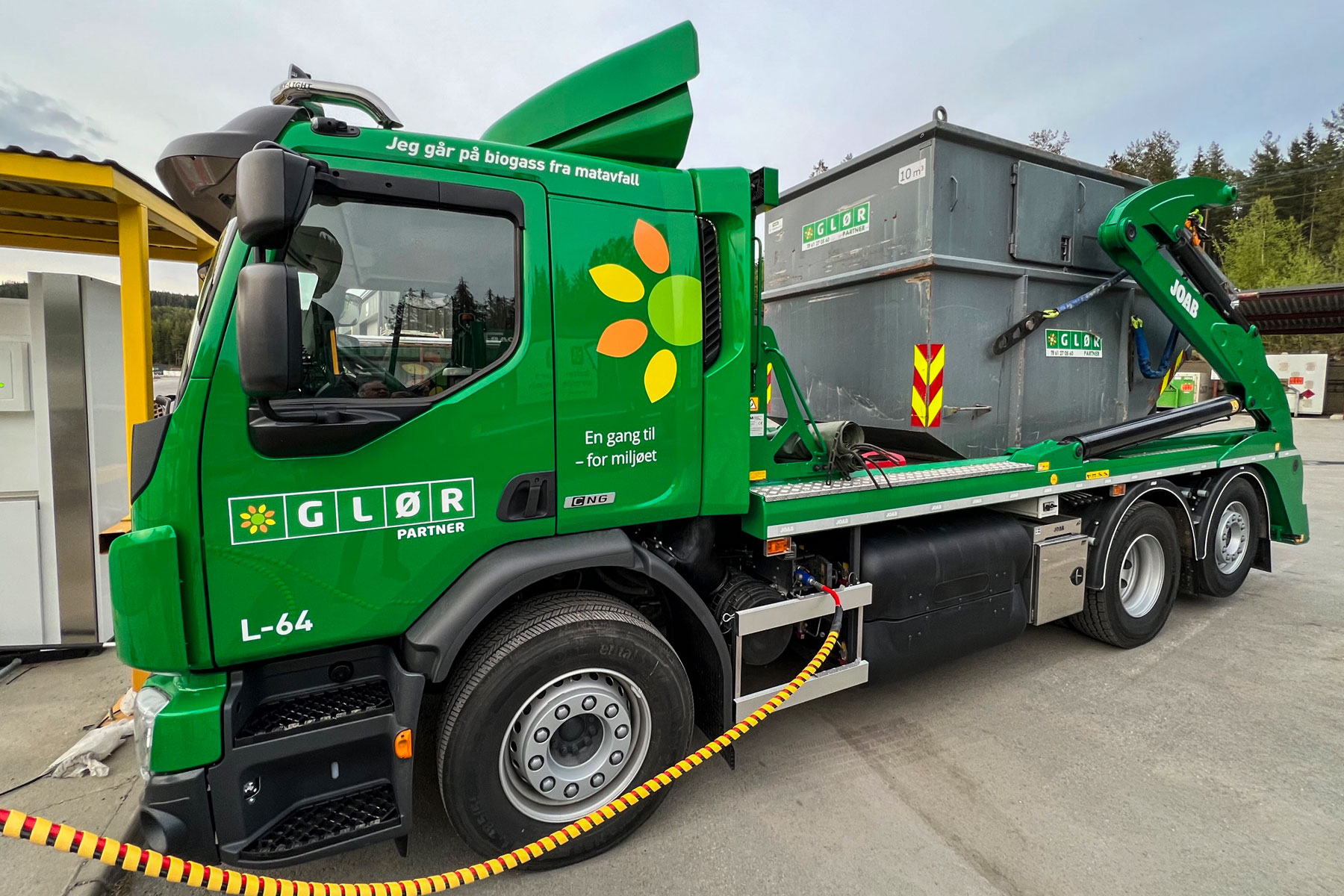 Lastebil med grønn dekor for Glør Partner