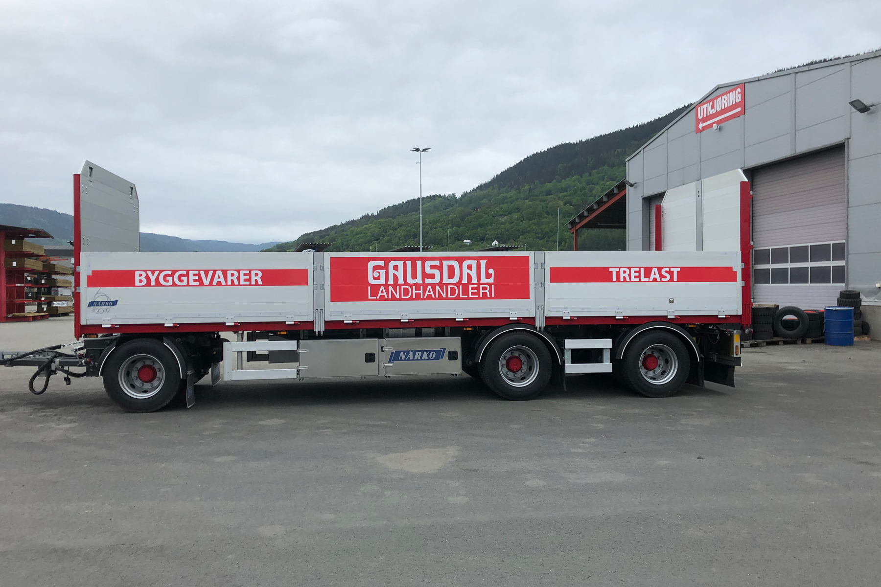 Tilhenger med dekor for Gausdal Landhandleri
