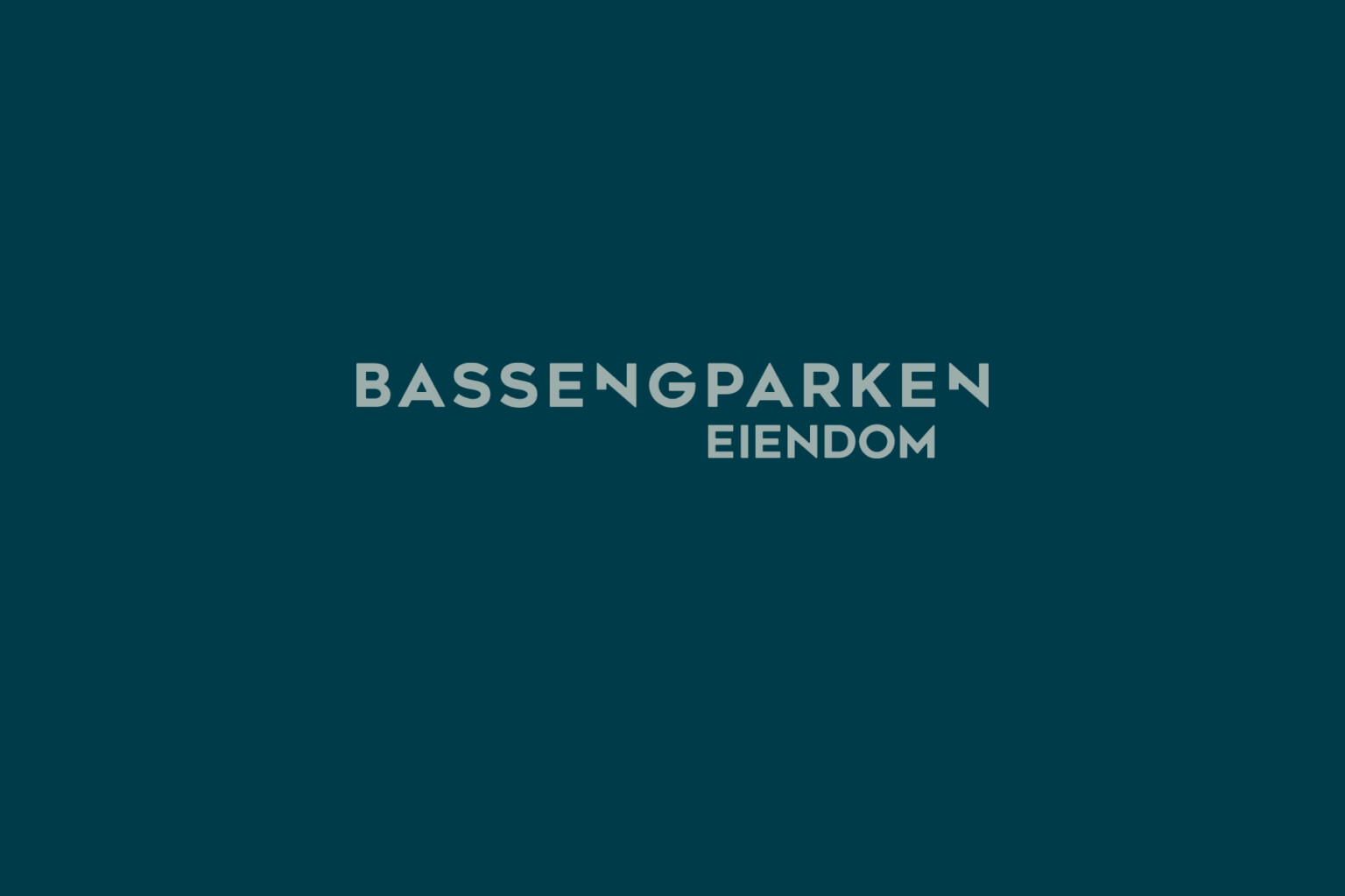 Logo for Bassengparken Eiendom på mørk bakgrunn