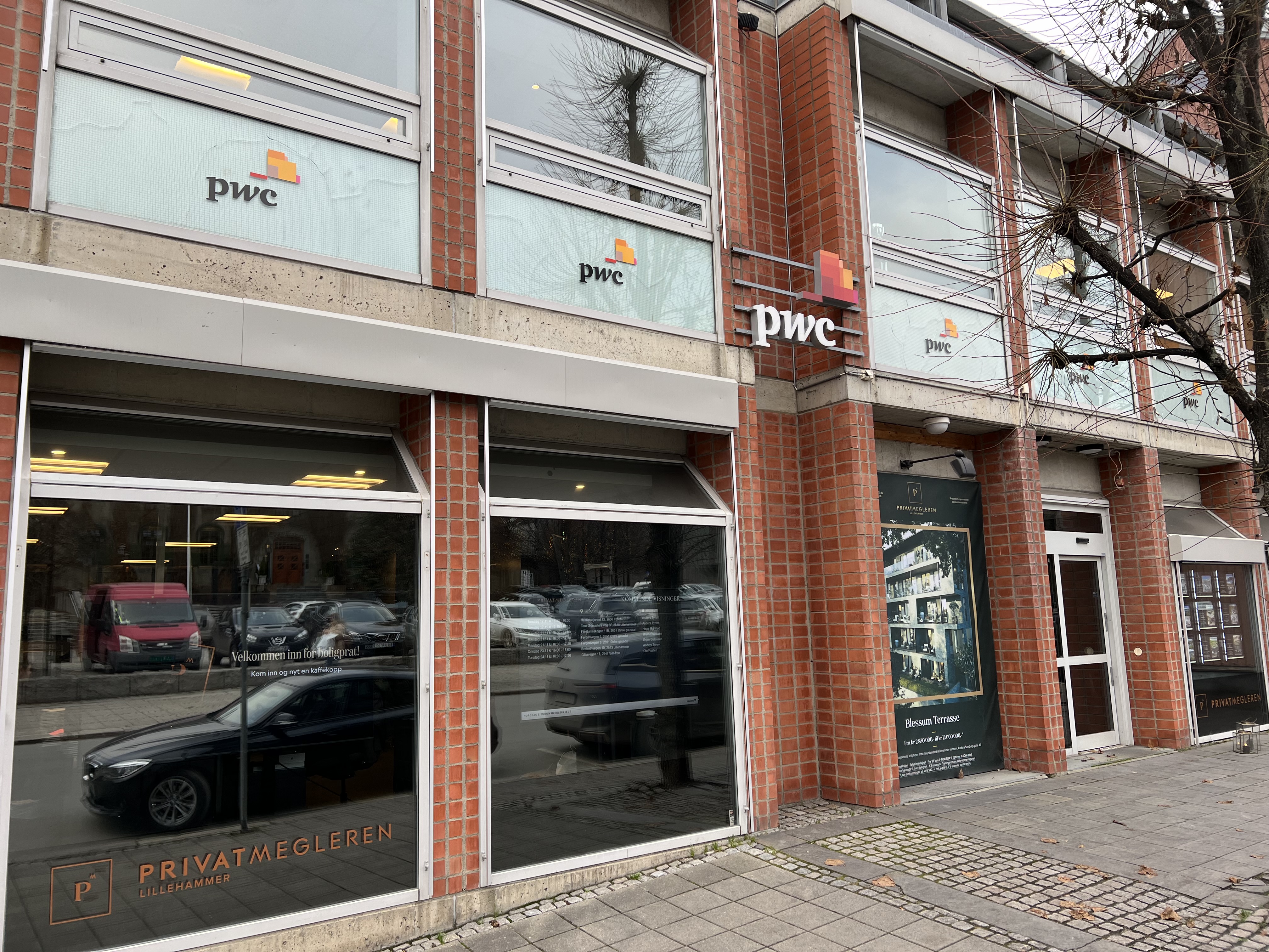 Fasade med logo for PwC