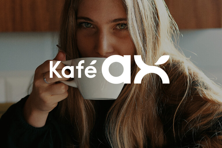 Logo for Kafé Ax over et bilde av en kvinne som drikker kaffe