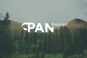 Logo for PAN Prosjekt over et skoglandskap