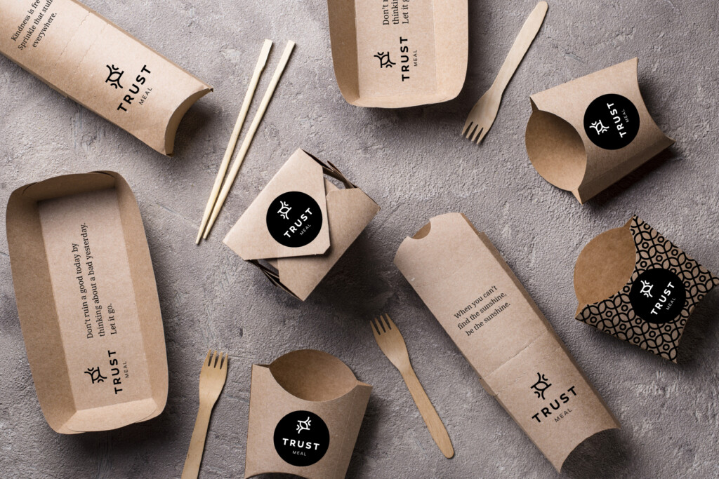 Takeaway-emballasje med logoen til Trust Meal