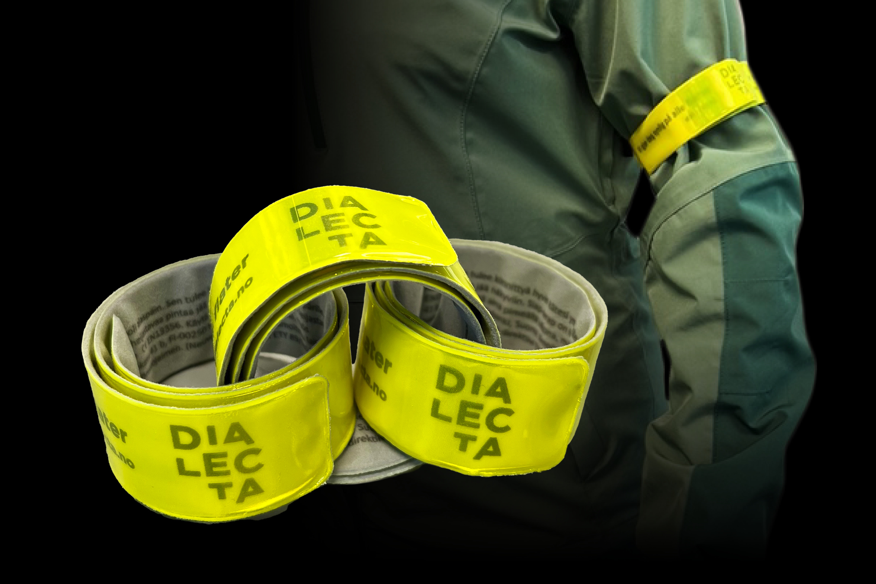 Gule refleksbånd av typen Slap-Wrap med Dialecta-logo