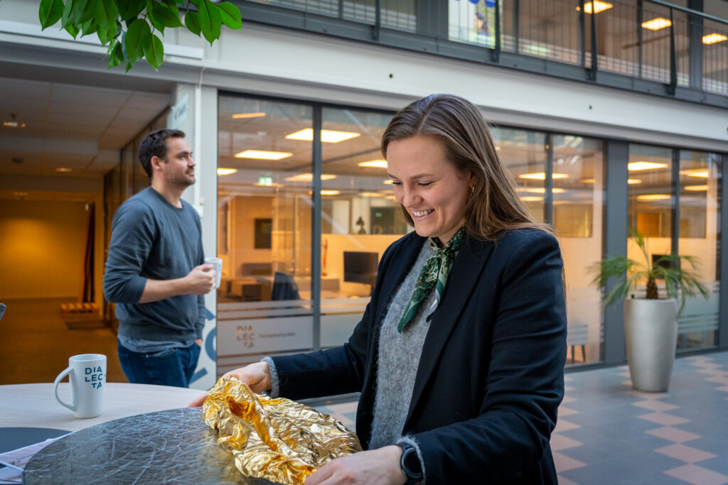 Marthe fikser utstyr